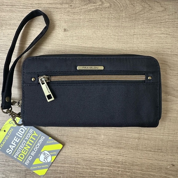 Sold Travelon Anti-theft Wallet RFID Blocking Wristlet Clutch Wrist Strap NWT - Picture 1 of 7